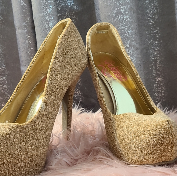 Elegant and beautiful heels. - Picture 1 of 7